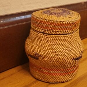 Vintage Native American Nootka Hand Woven Basket With Lid